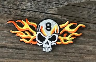 Totenkopf mit Flamme