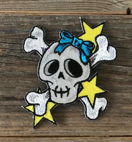 Totenkopf mit Sternen